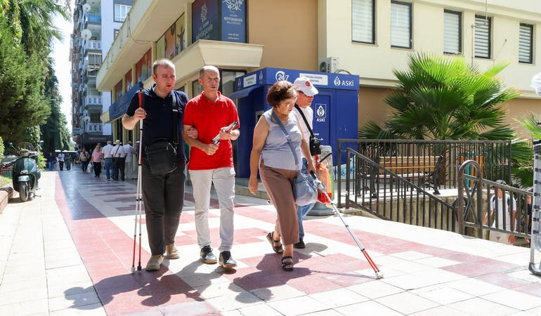 Büyükşehirden görme engellilere ‘Beyaz Baston’ desteği