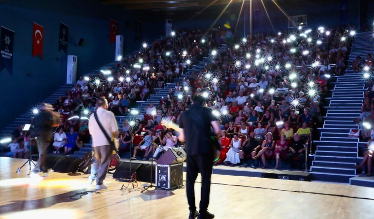 Didimli müzikseverler Gece Yolcuları ile buluştu