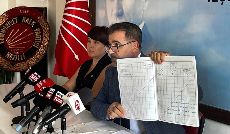 Atmaca, kilitli kapı gerçeğini açıkladı: “Halay çekip partiyi yağmaladılar”