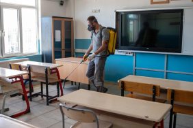 Kuşadası’nda okullar yeni eğitim yılı öncesi ilaçlandı