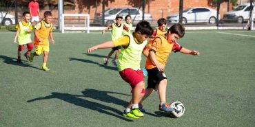 Efeler’de çocuklar için futbol kursu kayıtları başladı
