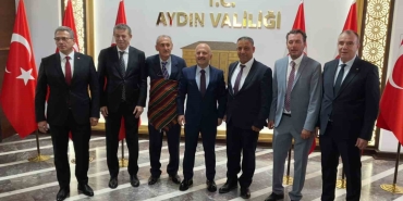İlin Ahisi’ne ödülünü Aydın Valisi Varol verdi