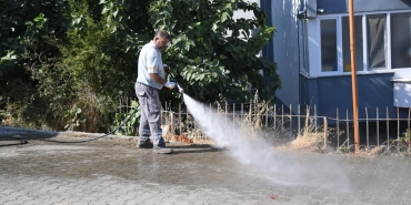 Kuşadası Belediyesi ekipleri ilçede çalışmalarını sürdürüyor