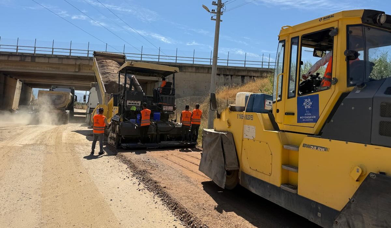 Büyükşehir Belediyesi’nden kent genelinde yol seferberliği