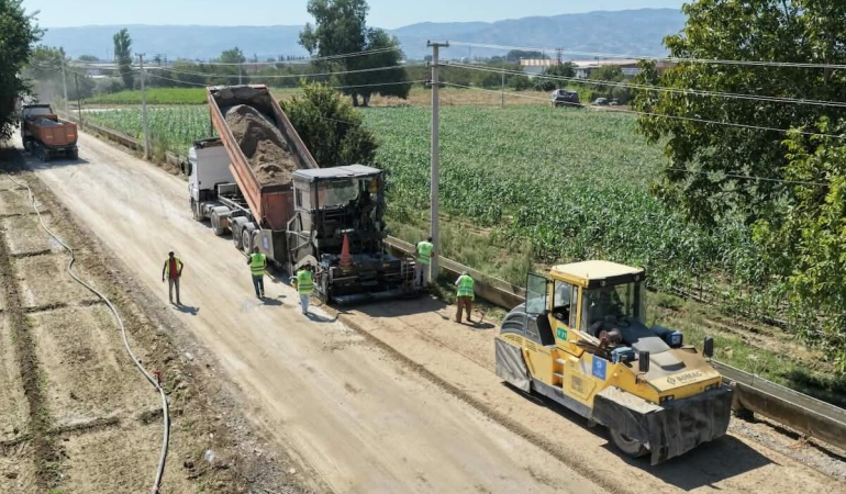 Büyükşehirden İncirliova Yazıdere yolunda hummalı mesai
