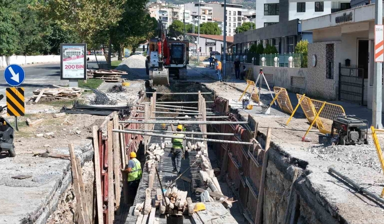 ASKİ SÖKE’NİN DÖRT BİR YANINDA ÇALIŞMALARINA DEVAM EDİYOR