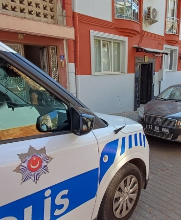 GENÇ KADIN EVDE ÖLÜ BULUNDU